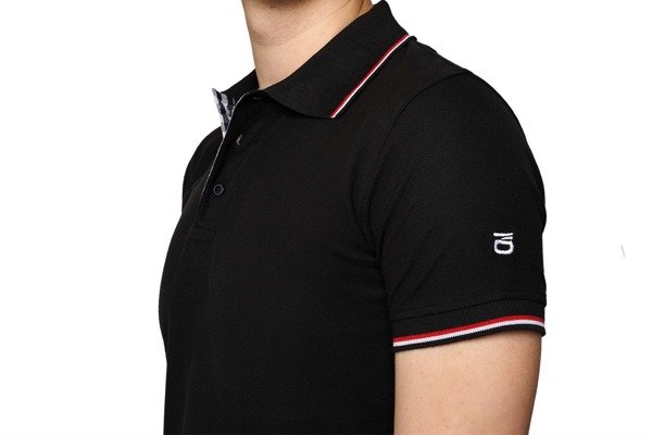 Koszulka polo kedar w kolorze czarnym z kontrastowym wykończeniem i logiem na rękawie
