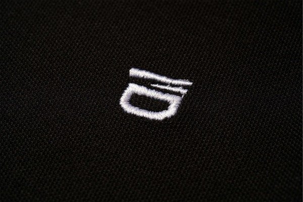 Koszulka polo kedar w kolorze czarnym z kontrastowym wykończeniem i logiem na rękawie